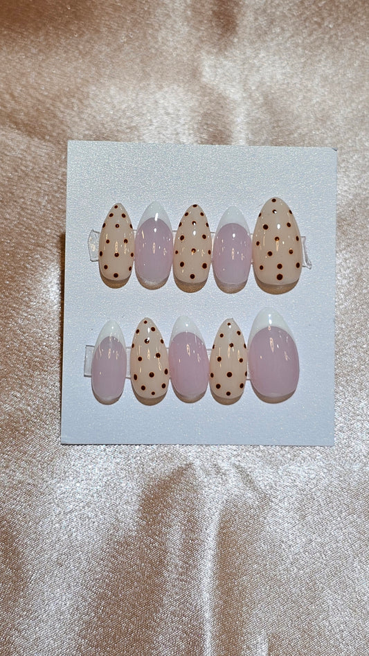 Chic Mocha Dots🤍🧁